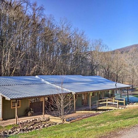 Pet-Friendly Blue Ridge, Cherokee Forest Retreat! グリーンビル  エクステリア 写真