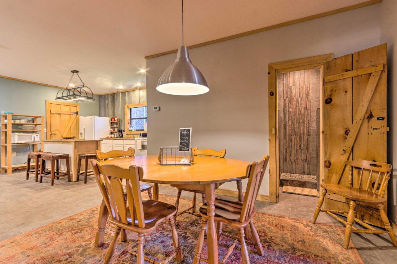 Pet-Friendly Blue Ridge, Cherokee Forest Retreat! グリーンビル  エクステリア 写真