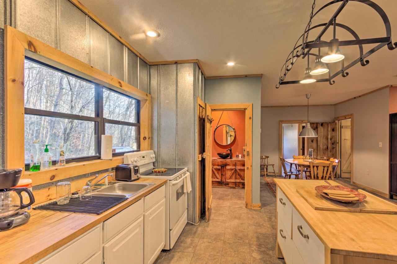 Pet-Friendly Blue Ridge, Cherokee Forest Retreat! グリーンビル  エクステリア 写真