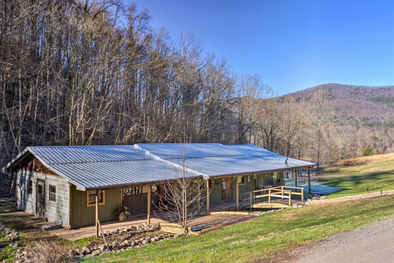 Pet-Friendly Blue Ridge, Cherokee Forest Retreat! グリーンビル  エクステリア 写真