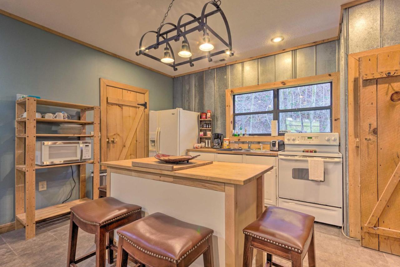 Pet-Friendly Blue Ridge, Cherokee Forest Retreat! グリーンビル  エクステリア 写真