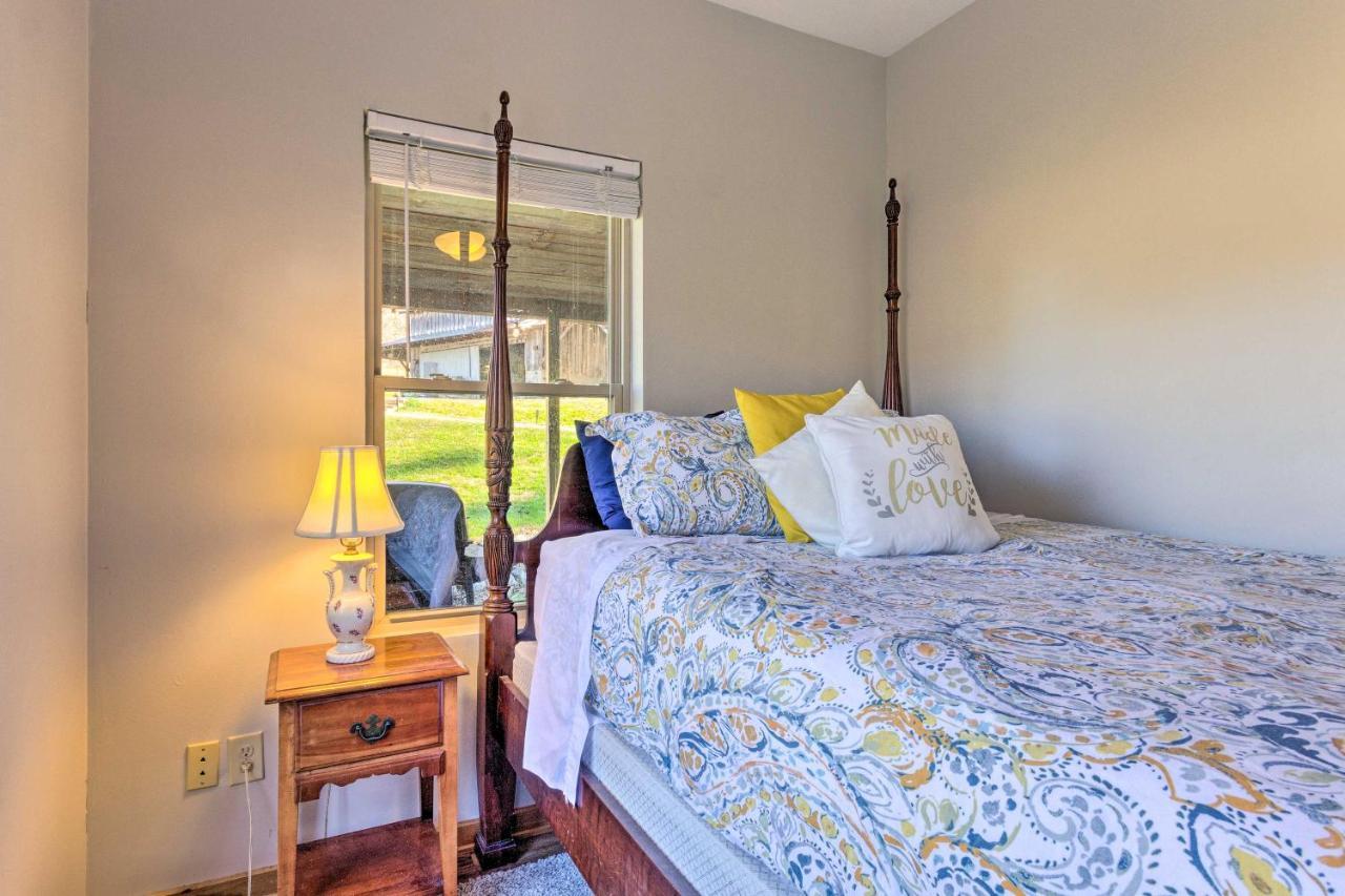 Pet-Friendly Blue Ridge, Cherokee Forest Retreat! グリーンビル  エクステリア 写真