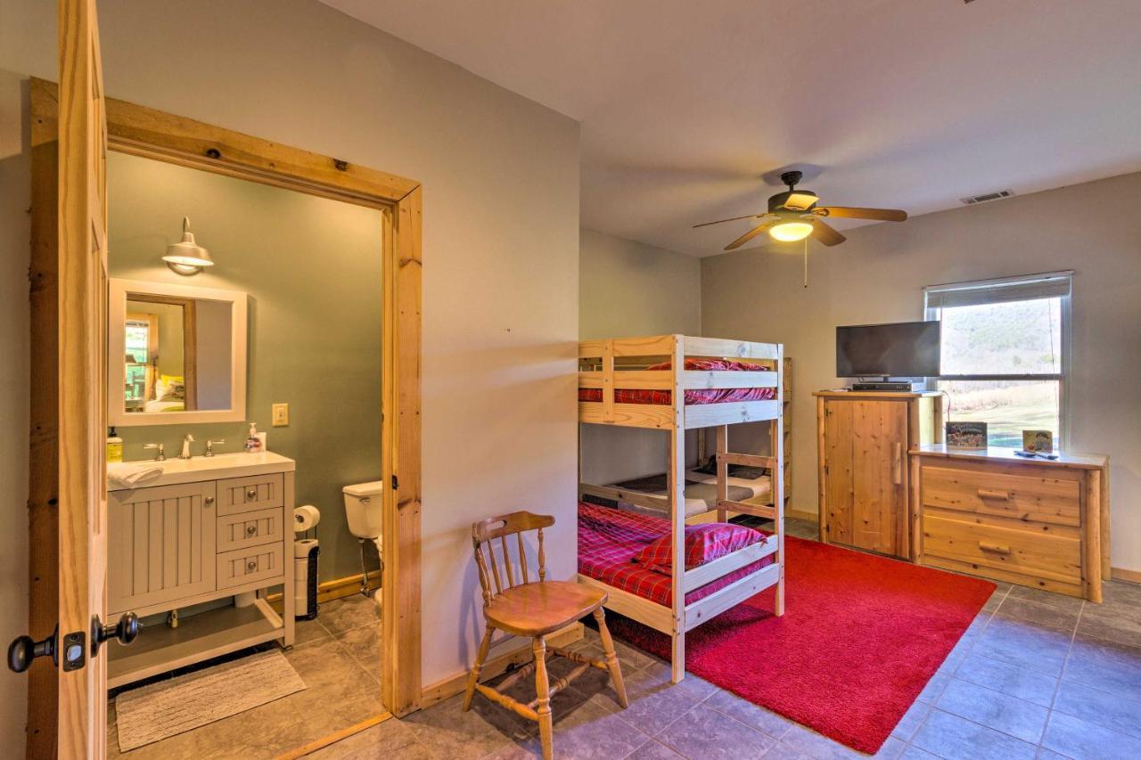 Pet-Friendly Blue Ridge, Cherokee Forest Retreat! グリーンビル  エクステリア 写真