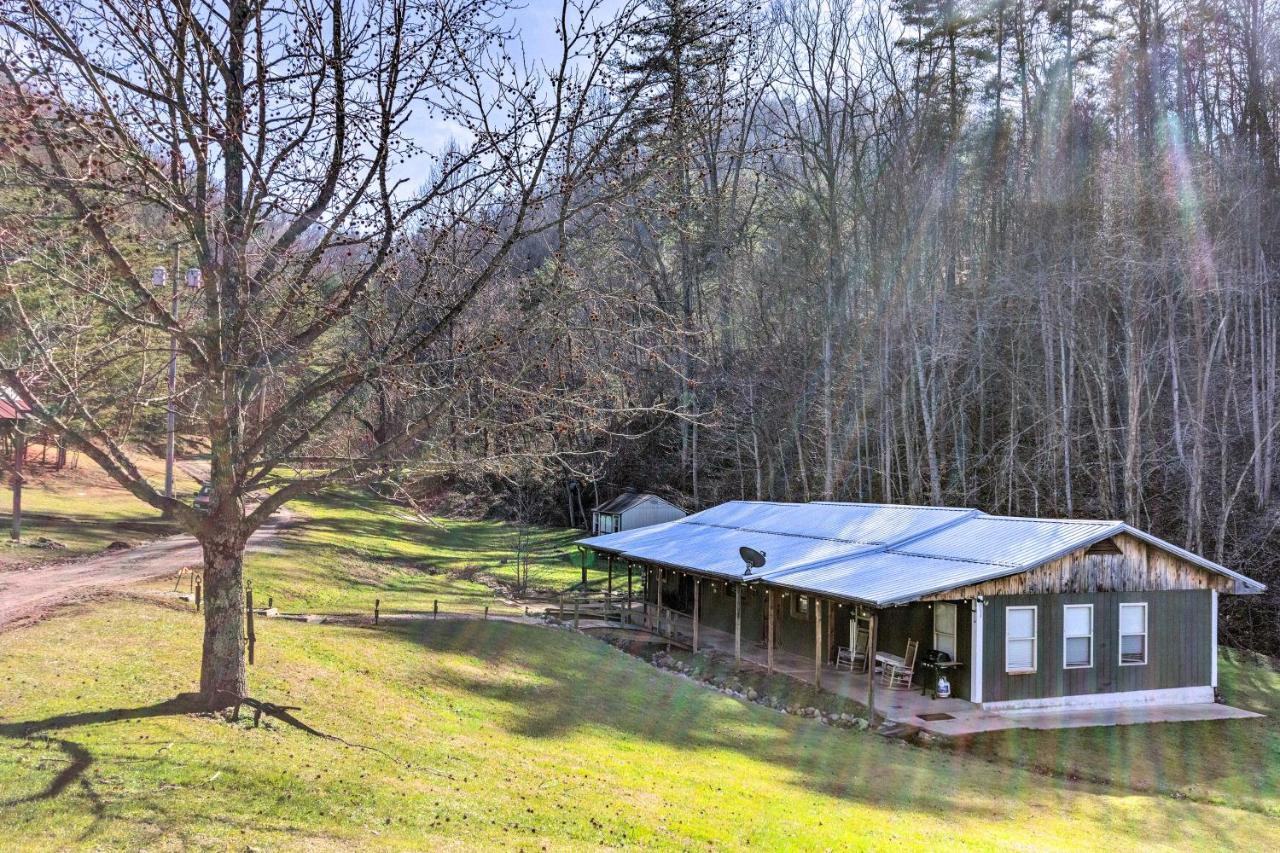 Pet-Friendly Blue Ridge, Cherokee Forest Retreat! グリーンビル  エクステリア 写真